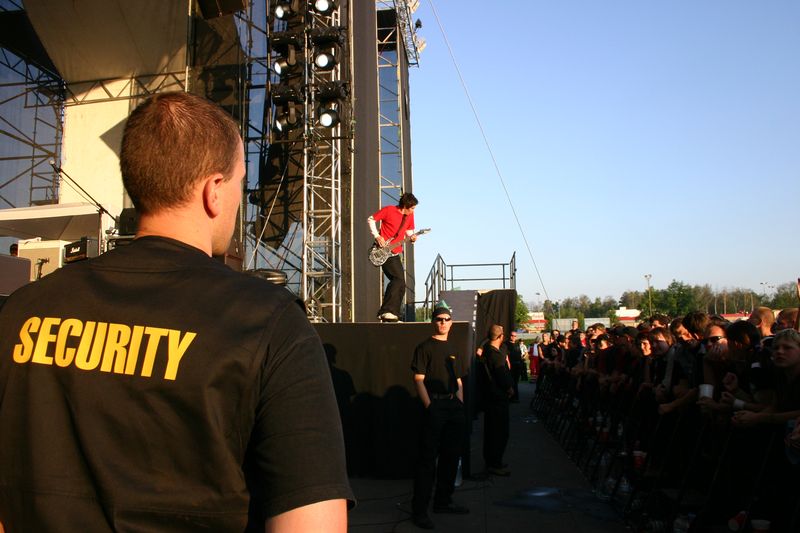 Gorily vs. špinavci: Cesta za muzikou vede přes ochranku